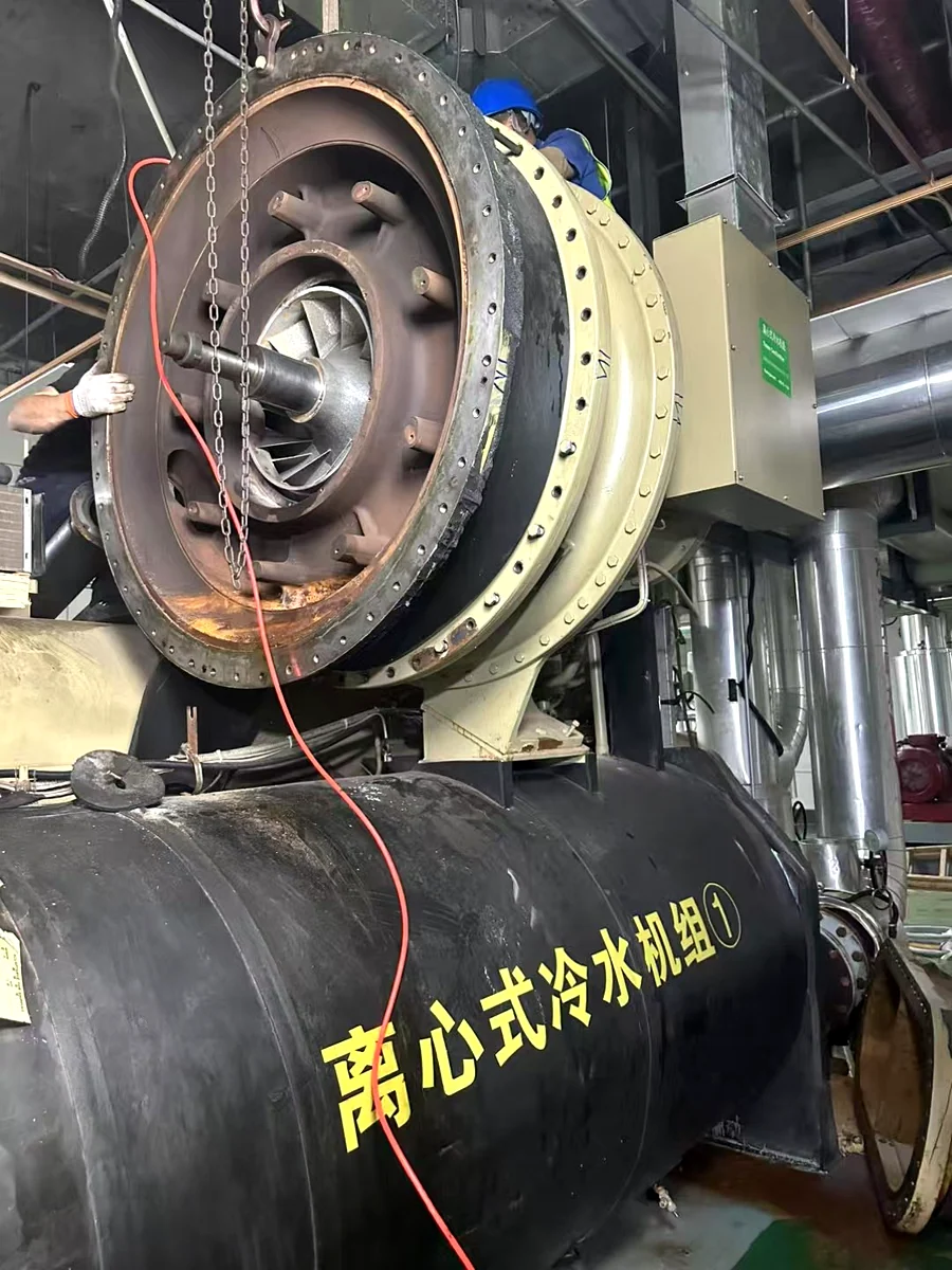 离心式冷水机组现场实拍